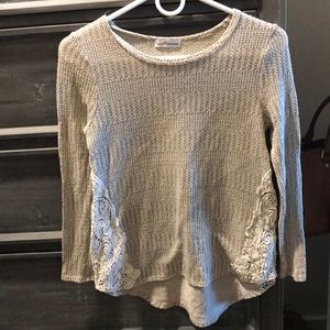 Light knit sweater with lace